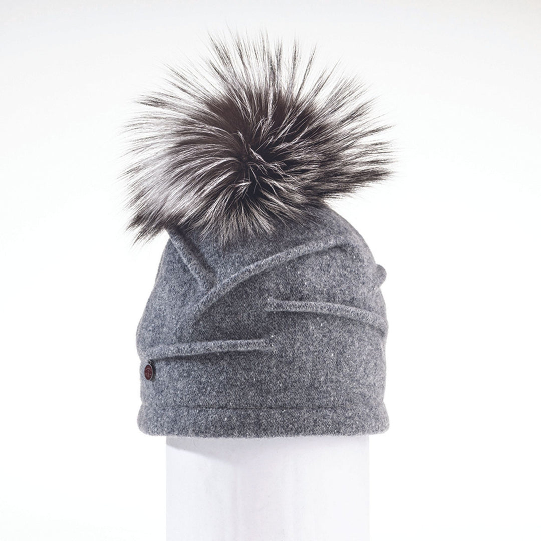 Tuque grise en laine avec pompom en fourrure