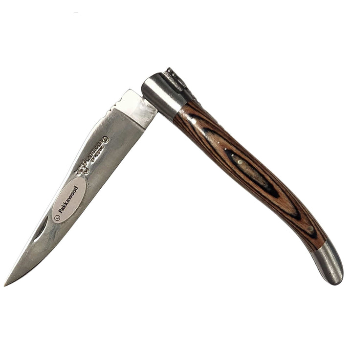 Couteau pliant brun ligné en pakkawood par Laguiole en Aubrac ouvert en angle
