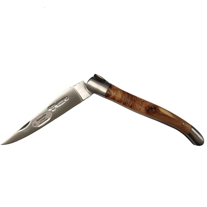 Couteau pliant en genévrier par Laguiole en Aubrac en angle avec feuille d'érable