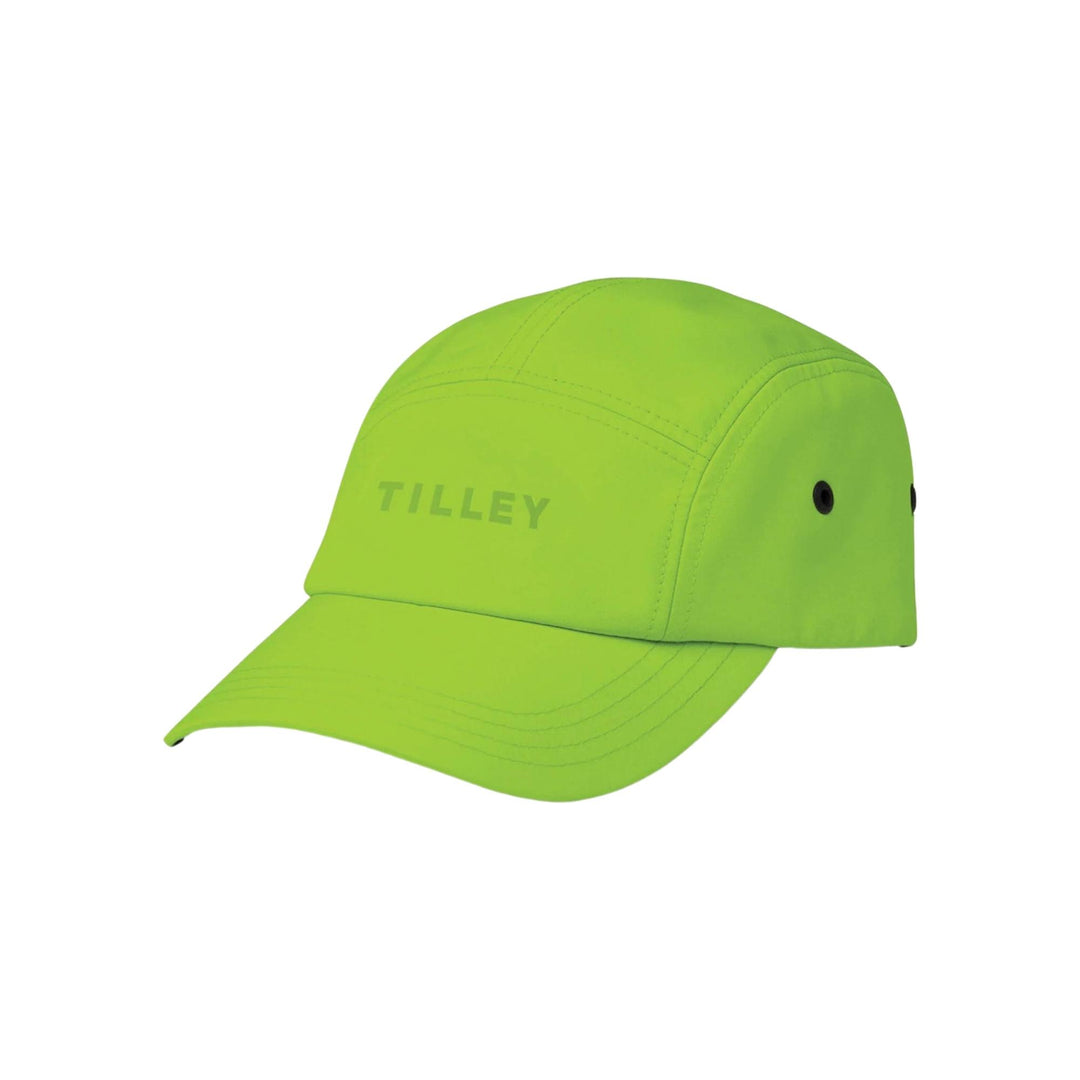 Casquette verte lime avec le logo Tilley sur le devant vue de 3/4