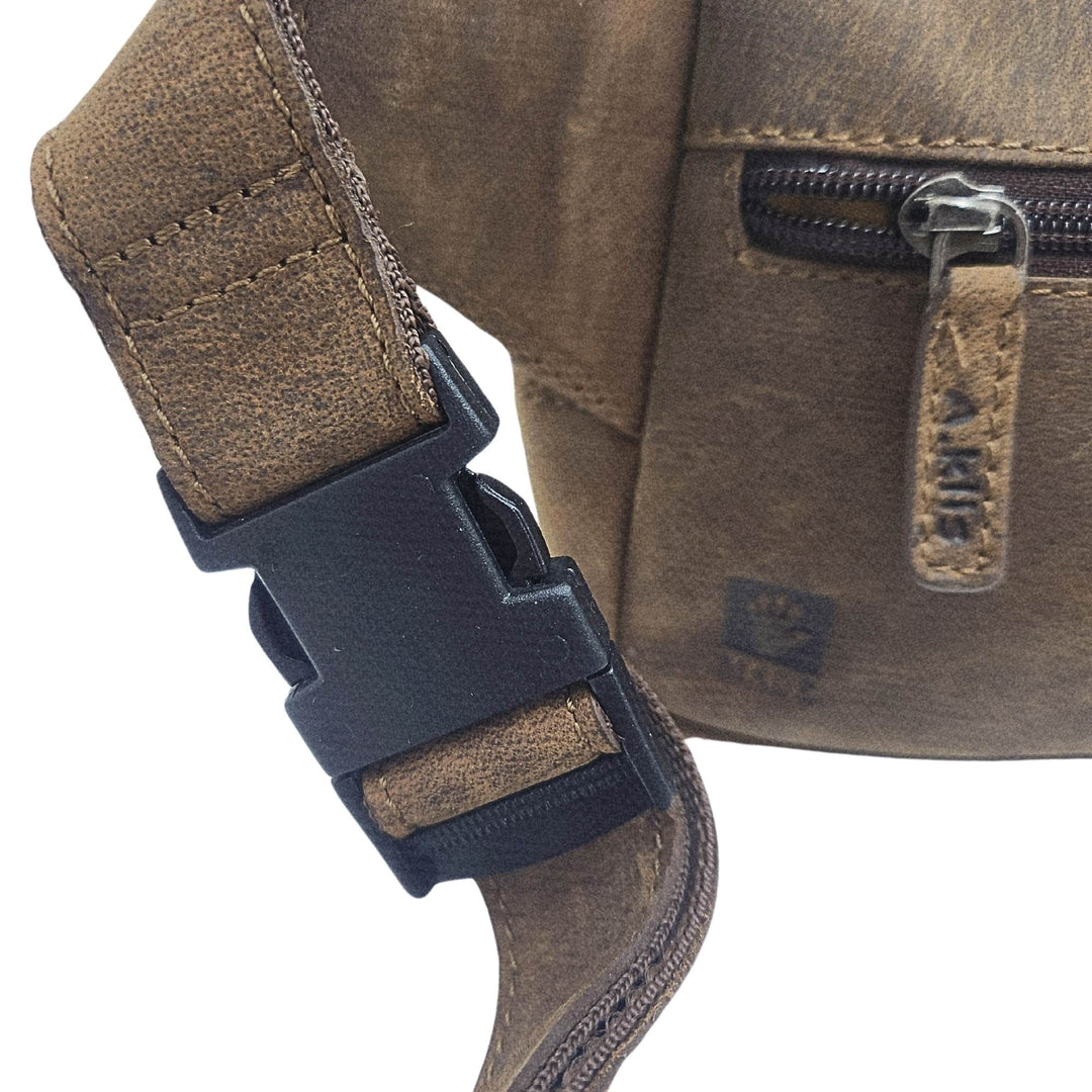 Détails de la bandoulière du Sac Adrian Klis 2401 en cuir de bison