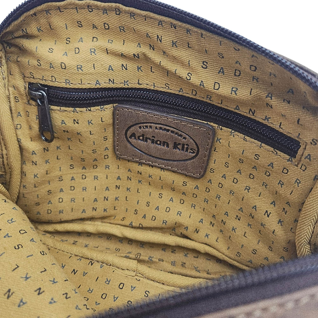 Intérieur du Sac Adrian Klis 2401 en cuir de bison avec pochette à fermeture éclair fermée