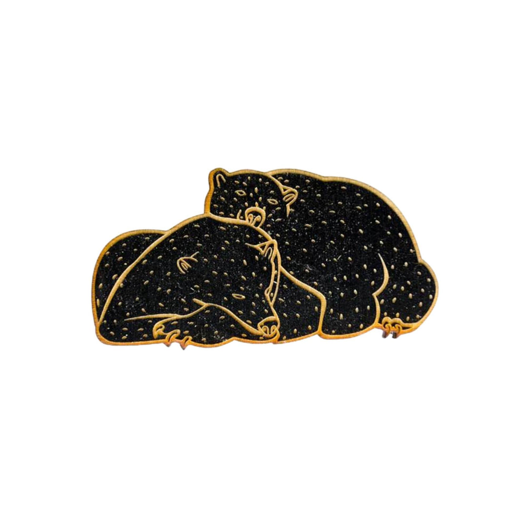 Aimant en bois en forme de deux ours noirs qui dorment par Rebelles des bois