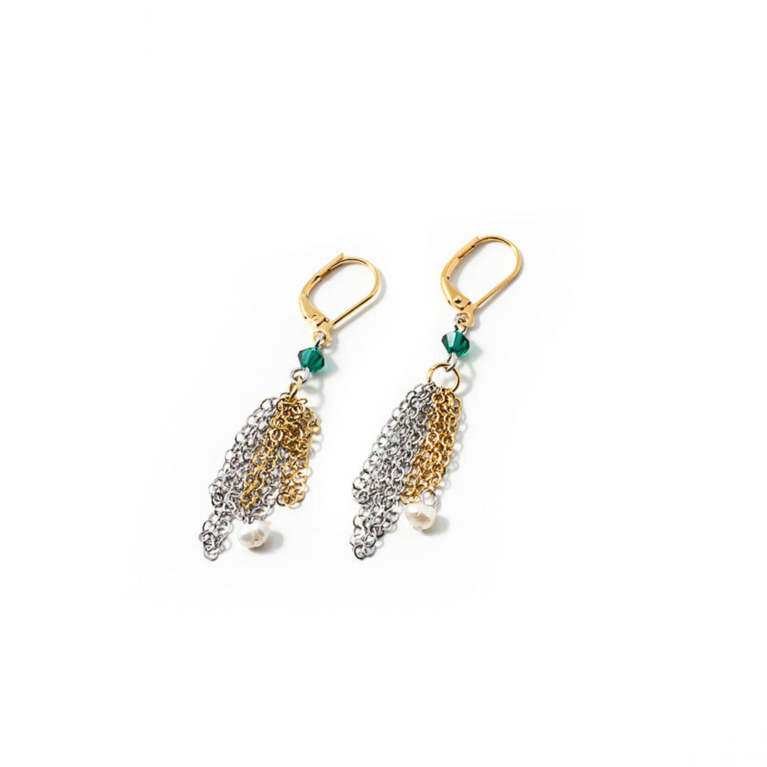 Boucles d'oreilles Dafio dorées et argentées par Anne-Marie Chagnon avec chaînes, perles et bille turquoise
