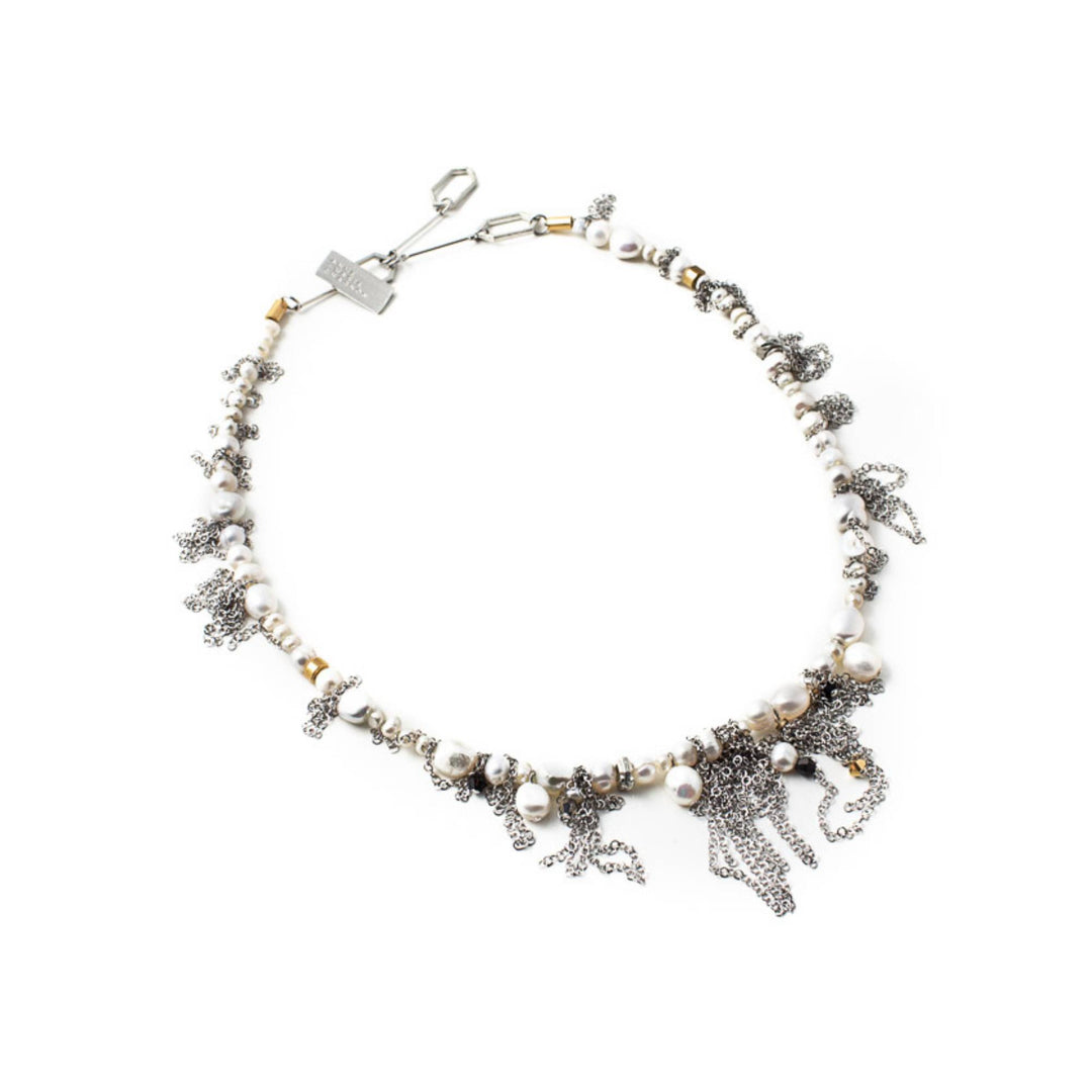 Collier Trixi par Anne-Marie Chagnon argenté avec perles et chaînes