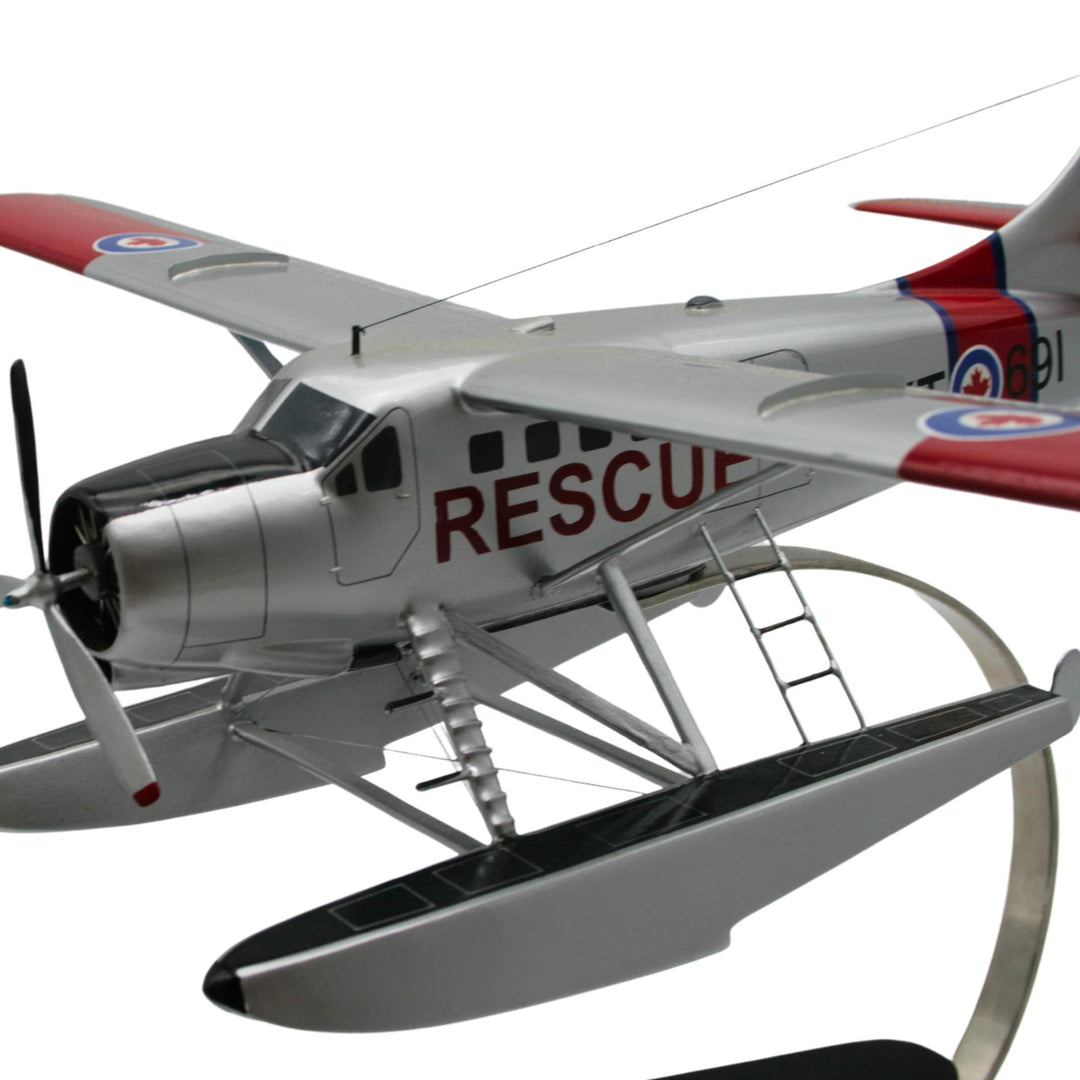 Modèle réduit d'un avion De Havilland Rescue Canada DHC-3 Otter vu de 3/4 rapproché