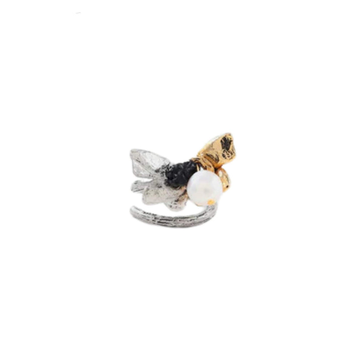 Bague Orion agrnetée et dorée par Anne-Marie Chagnon avec perle debout