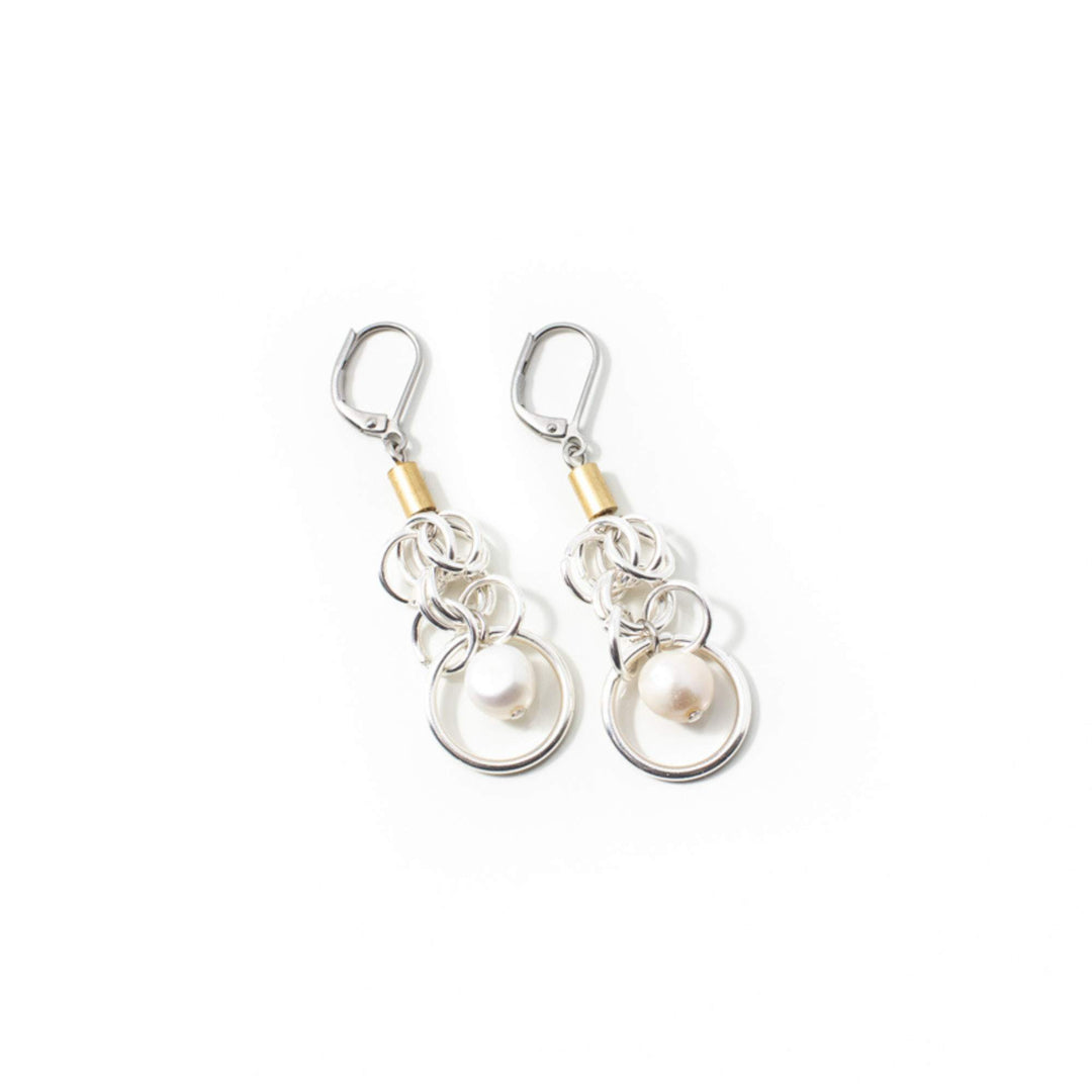 Boucles d'oreilles Anne-Marie Chagnon lalan argentée longues avec anneaux argentés et perles