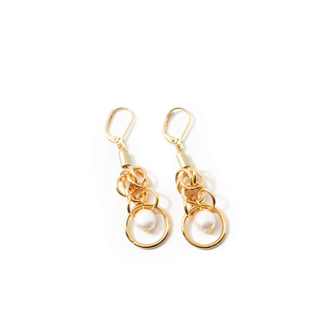 Boucles d'oreilles Anne-Marie Chagnon lalan argentée longues avec anneaux dorés et perles