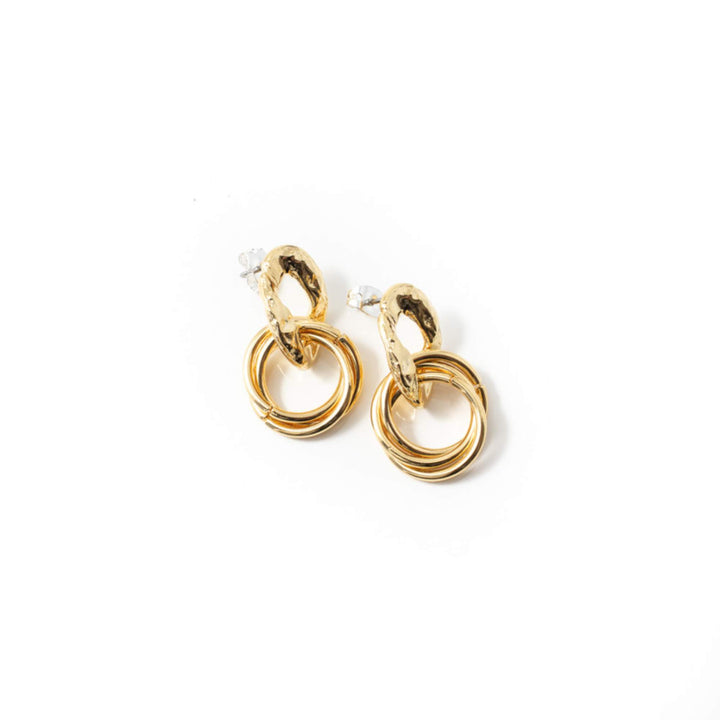 Boucles d'oreilles Anne-Marie Chagnon Lovern avec anneaux dorés