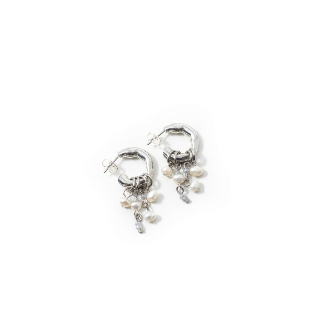 Boucles d'oreilles Anne-Marie Chagnon Lyona avec anneaux argentés et perles