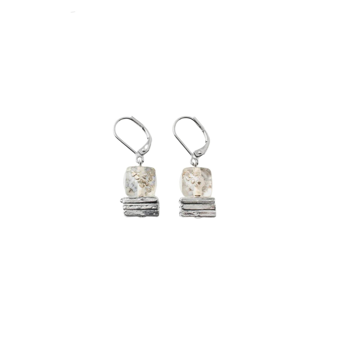 Boucles d'oreilles avec crochet en charnière, bille carrée transparente en verre et des morceaux d'étain