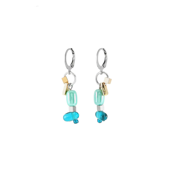 Boucles d'oreilles suspendues plaquées or avec billes turquoises par Anne-Marie Chagnon