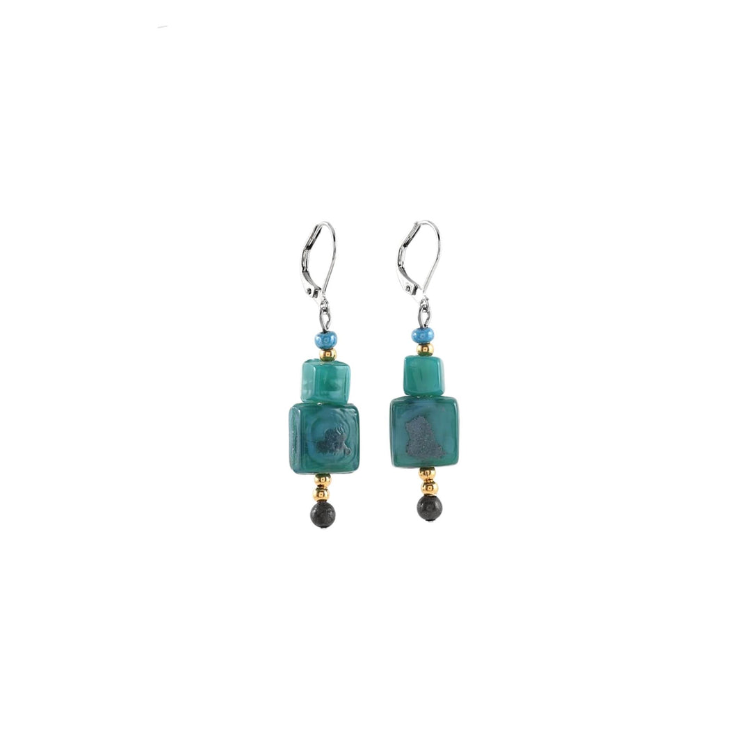 Boucles d'oreilles avec pierres turquoises suspendues par Anne-Marie Chagnon
