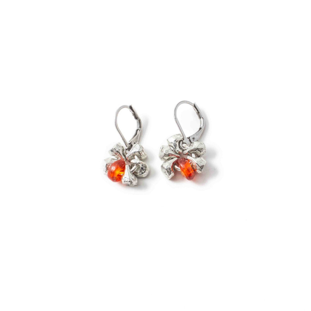 Boucles d'oreilles margaux argentées et oranges par Anne-marie chagnon