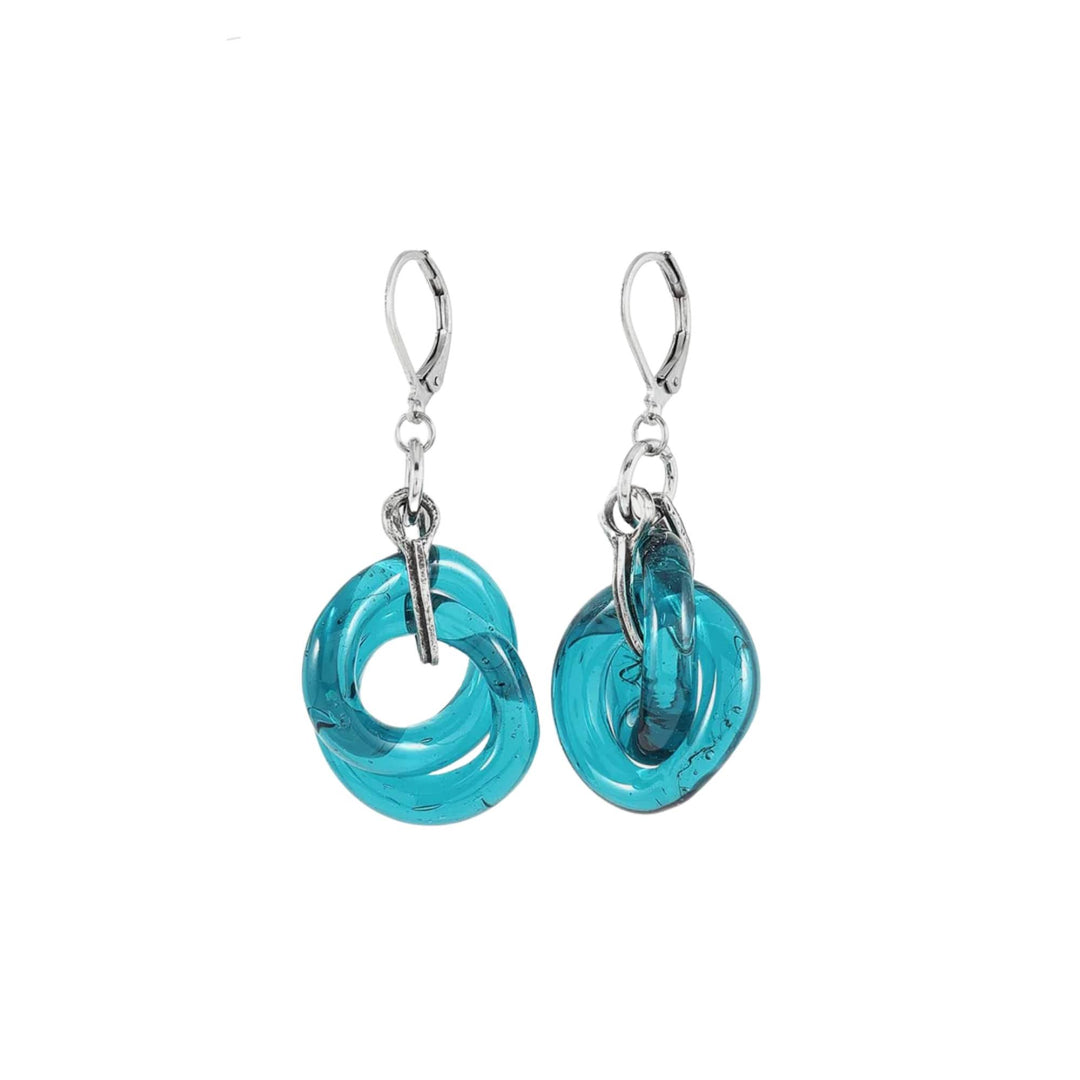 Boucles d'oreilles bleues en verre entrelacés par Anne-Marie Chagnon