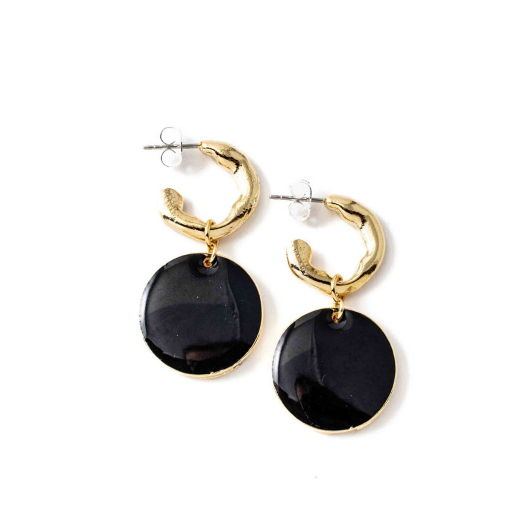 Boucles d'oreilles rondes noires Valentin par Anne-Marie Chagnon avec anneaux dorés