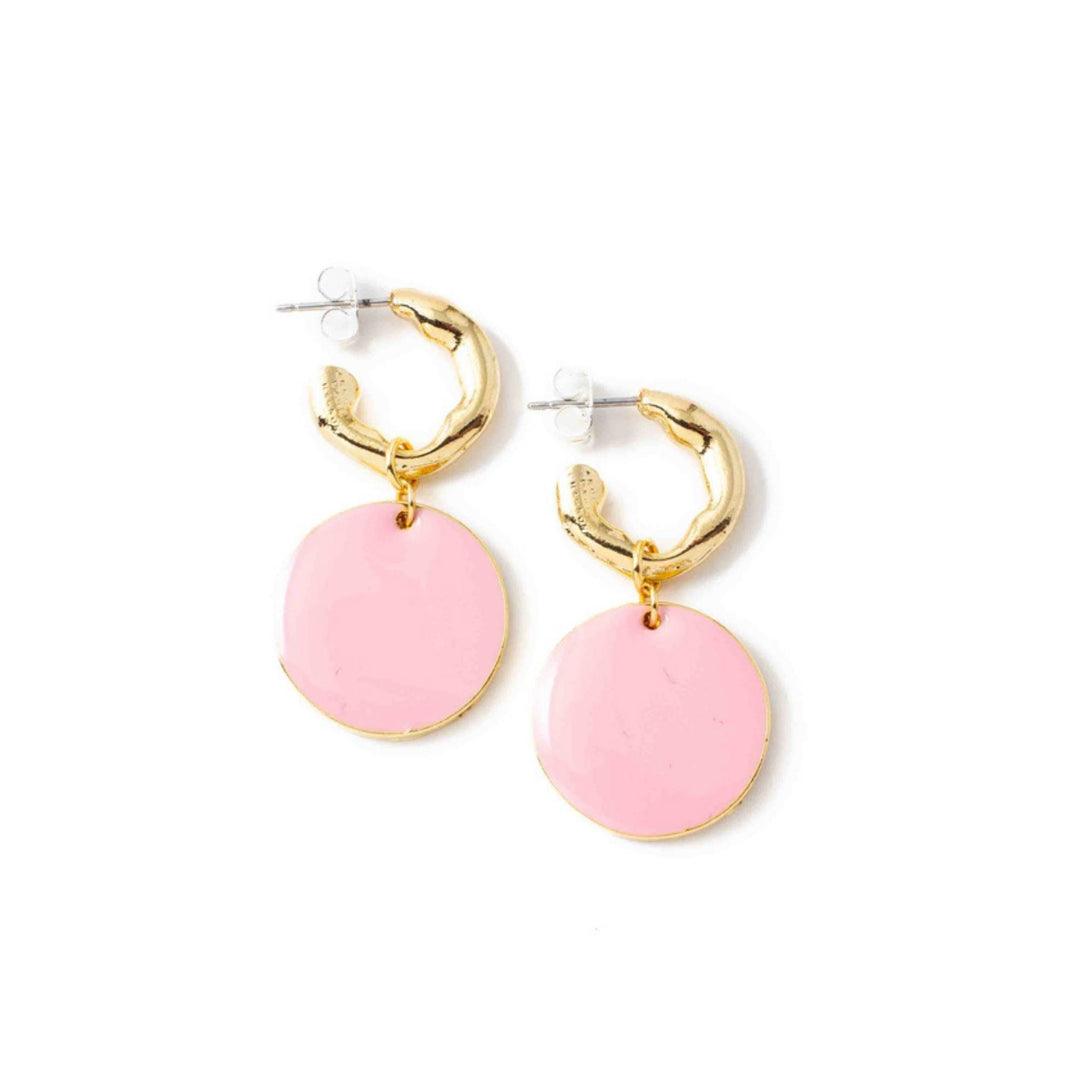 Boucles d'oreilles Valentin roses avec anneaux dorés par Anne-Marie Chagnon