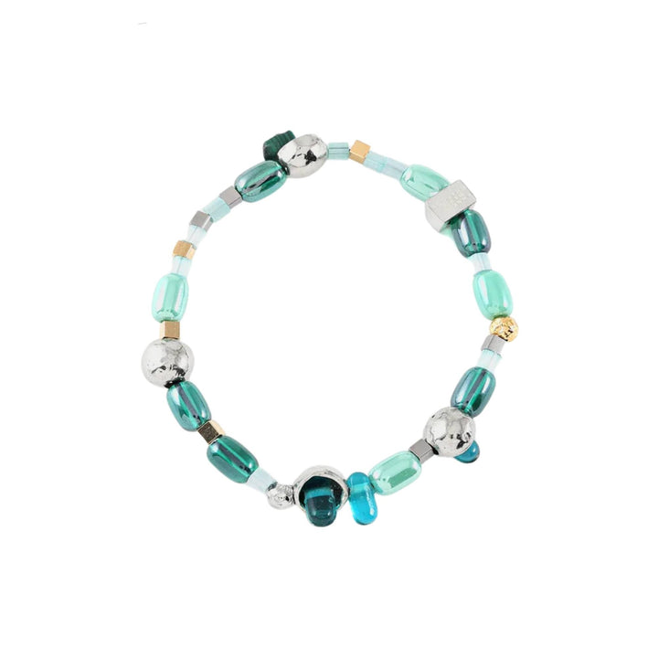 Bracelet avec billes de verre turquoises et pièces en étain brut par Anne-Marie Chagnon