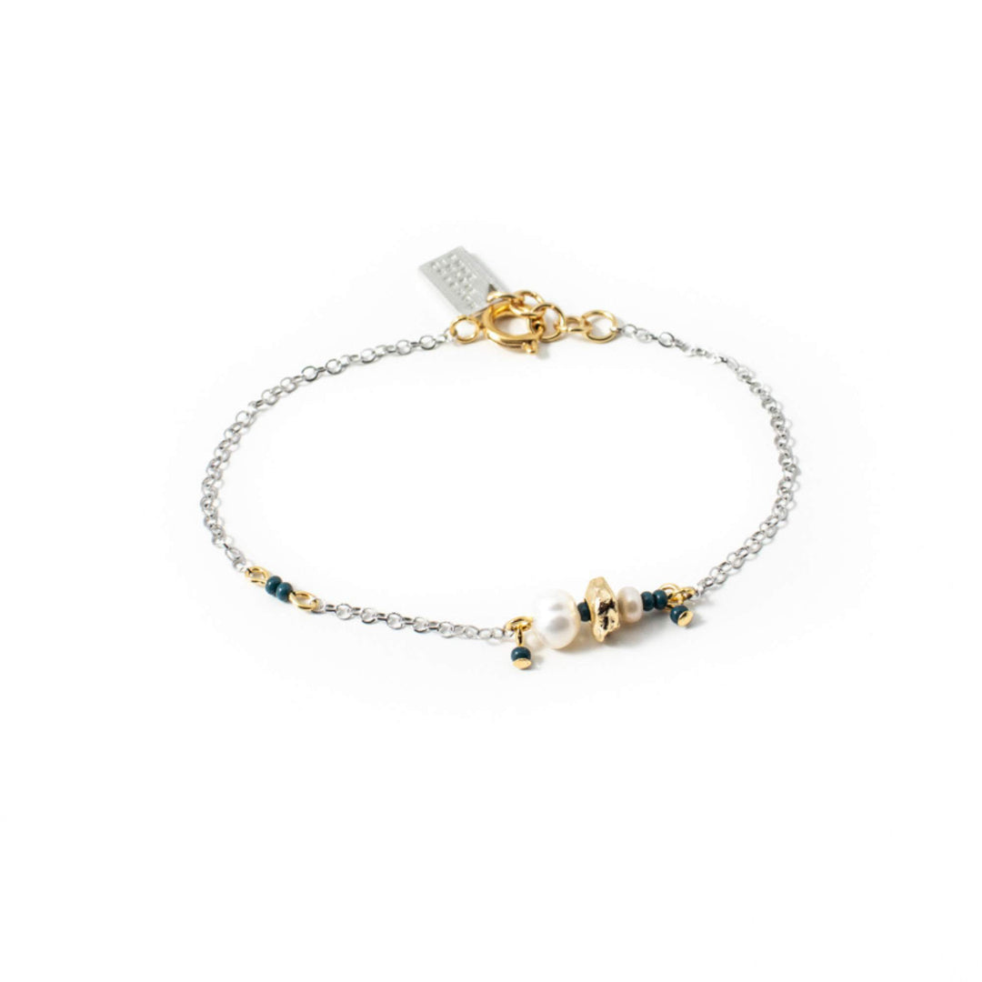 Bracelet Anne-Marie Chagnon arlo avec chaîne argentée, perle et billes turquoises