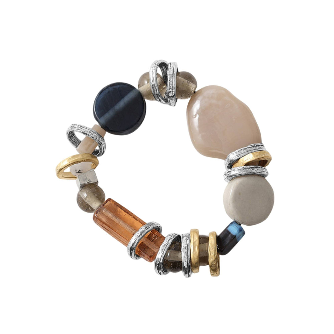 Bracelet Byron avec quartz, onyx, étain et plaqué or par Anne-Marie Chagnon vu de dessus