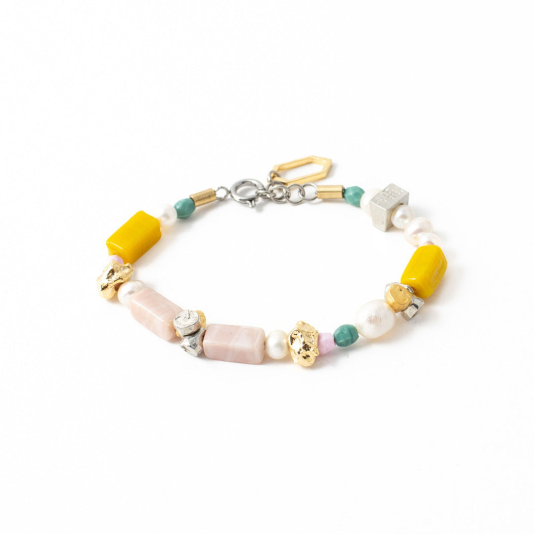 Bracelet Madeline avec pierres jaunes, roses et turquoises avec perles par Anne-Marie Chagnon
