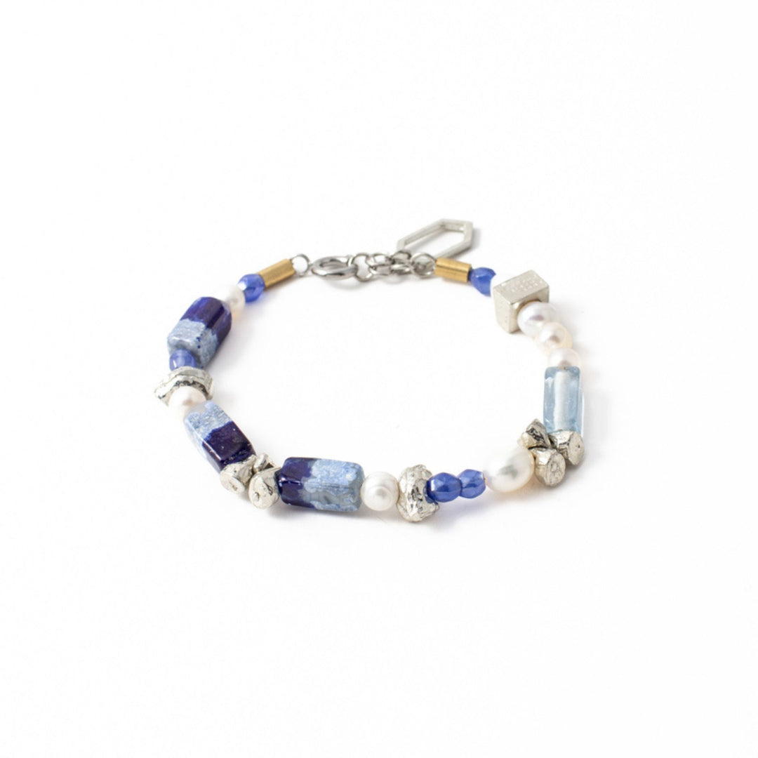 Bracelet Madeline denim avec perles par Anne-Marie Chagnon