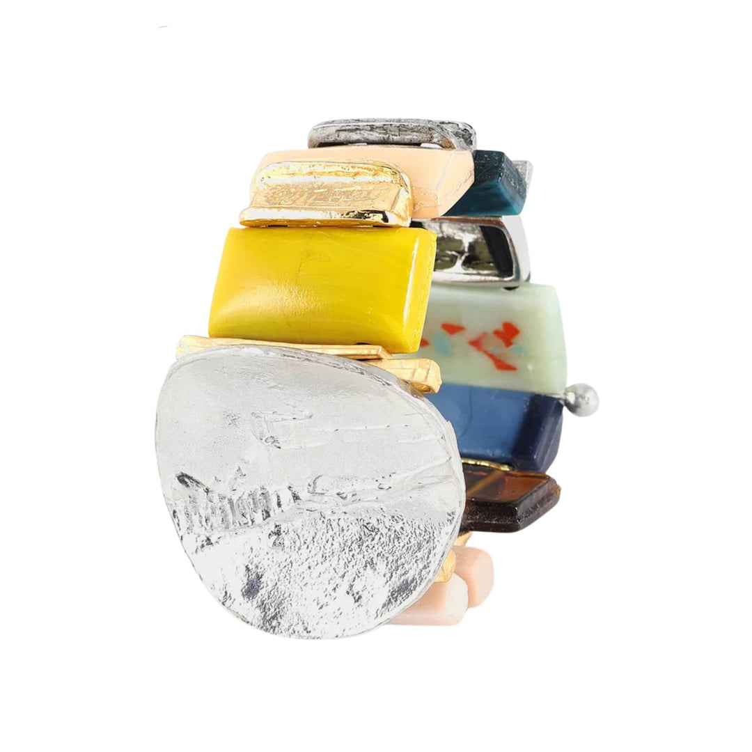 Bracelet en verre coloré avec rond en étain par ANne-Marie Chagnon vu de côté