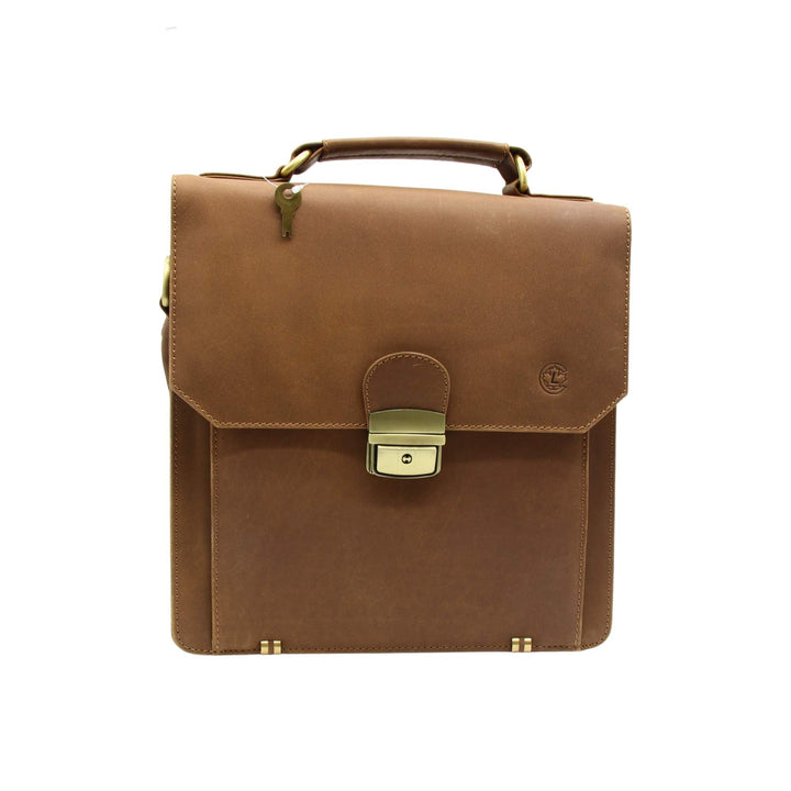 Sac carré en cuir de buffle avec fermoir en boucle métallique par Canadian leather vu de devant