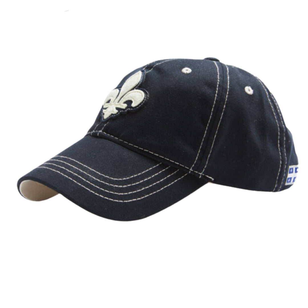 Casquette Québec bleue marine avec logo vue de 3/4 par Red canoe