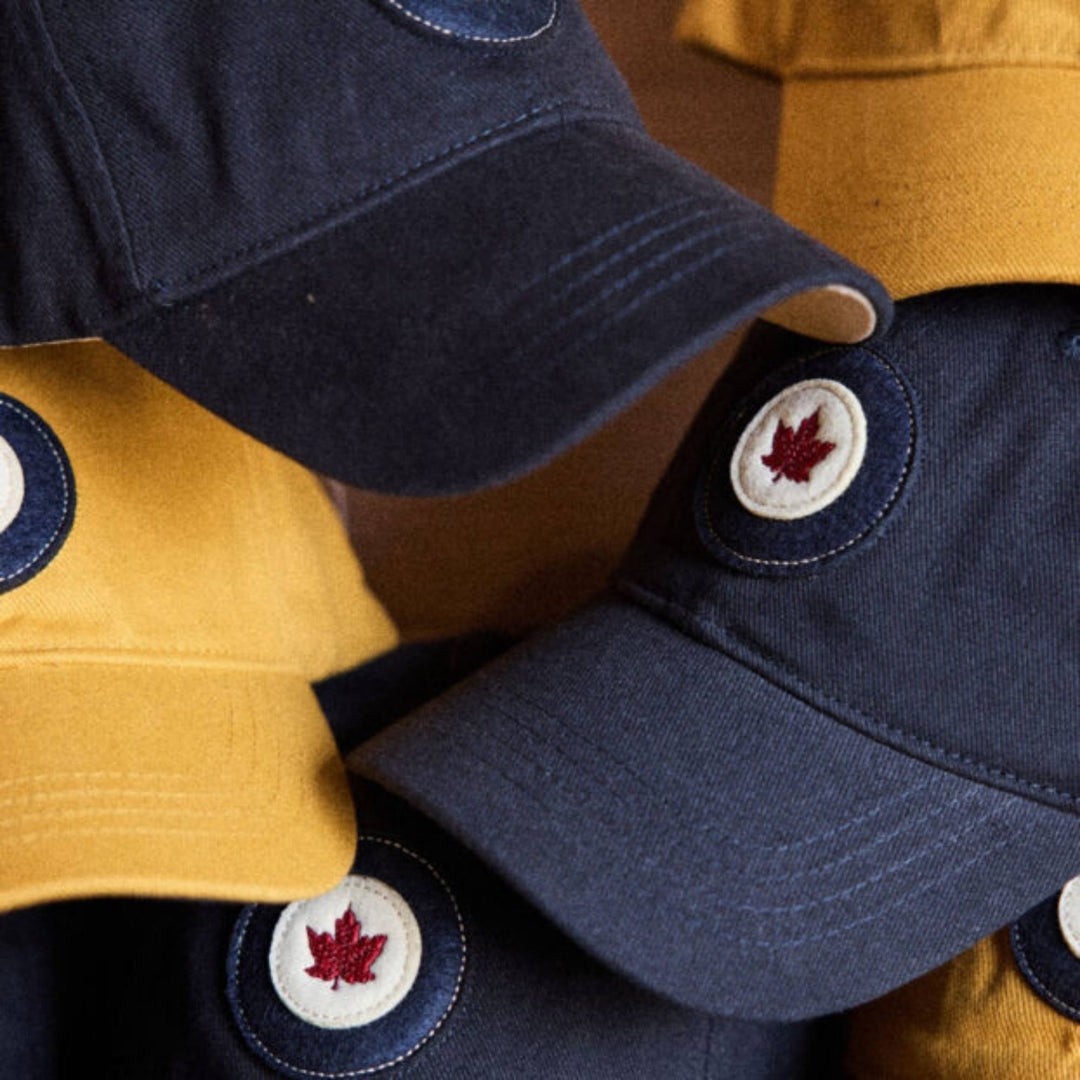 Casquettes RCAF jaunes et bleues avec logo par Red Canoe