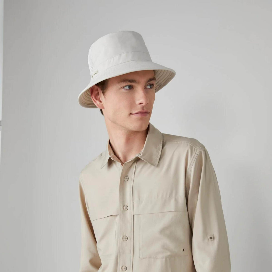 Mannequin portant un Chapeau aiflo bucket gris par tilley vu de 3/4