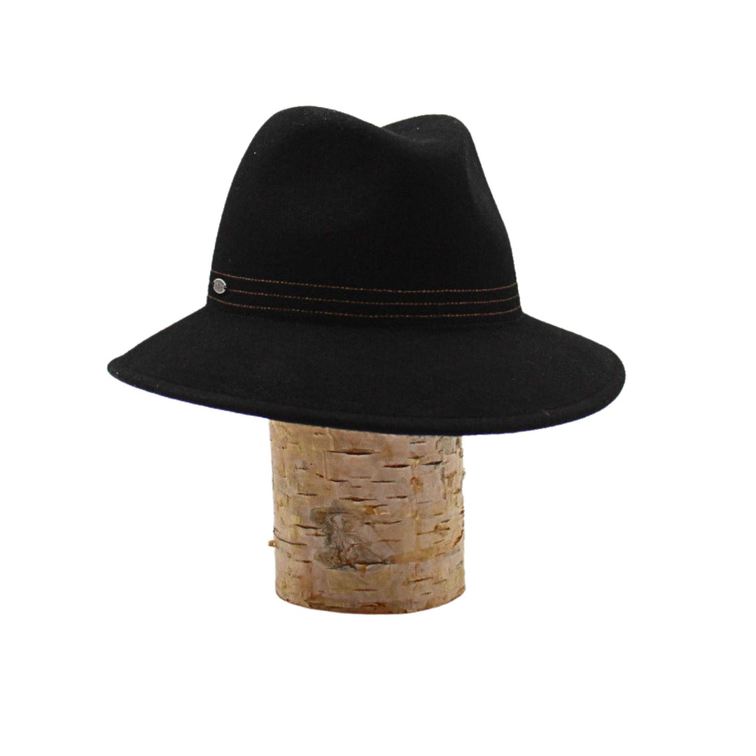 Chapeau élégant noir sur une bûche vu de 3/4 par Canadian hat