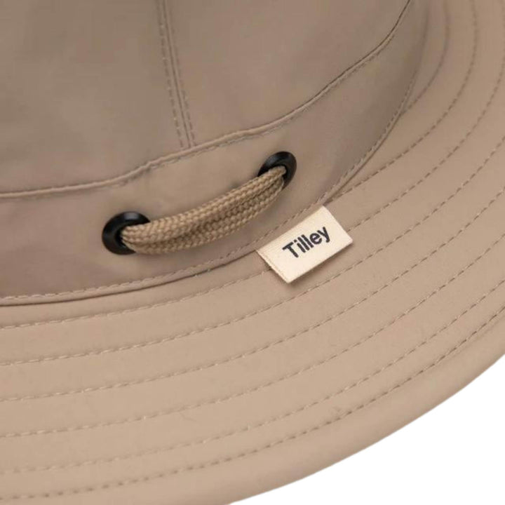 Détails du logo du Chapeau LTM5 Airflo par tilley taupe