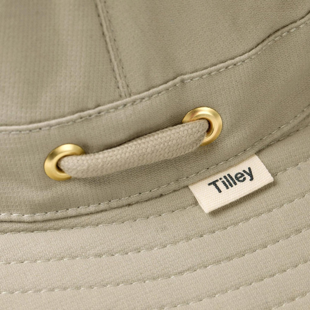 Détails de l'étiquette sur le Chapeau Tilley Eco-Airflo T5MO beige