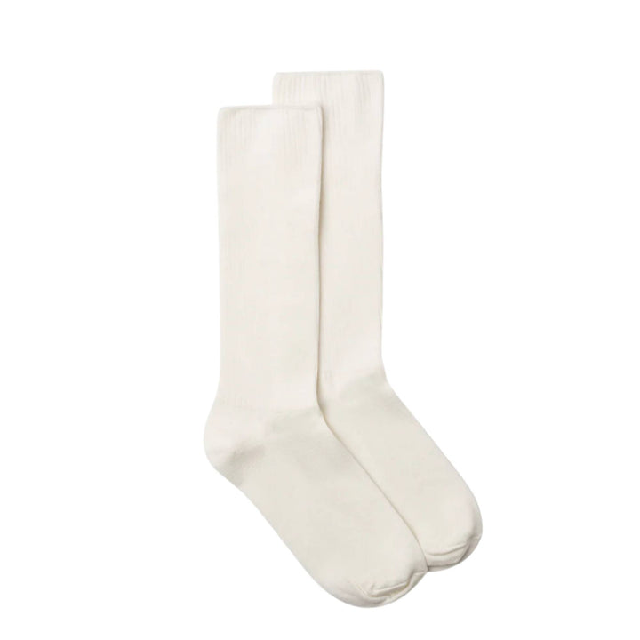 Chaussettes en cashmere blanc par Milo and dexter côte à côte