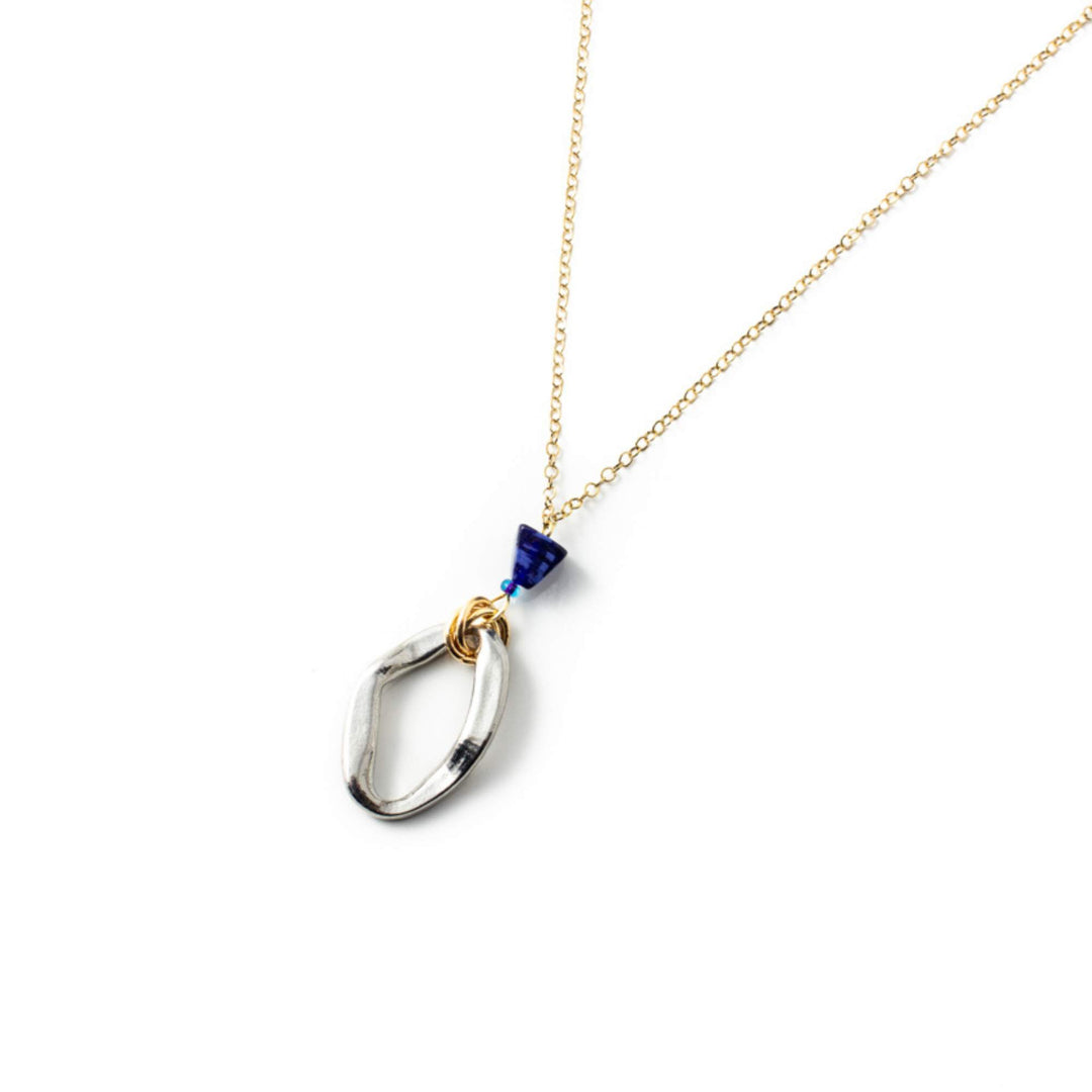 Collier Anne-Marie Chagnon Cyrane avec chaîne argentée, pierre bleue et pendentif argenté