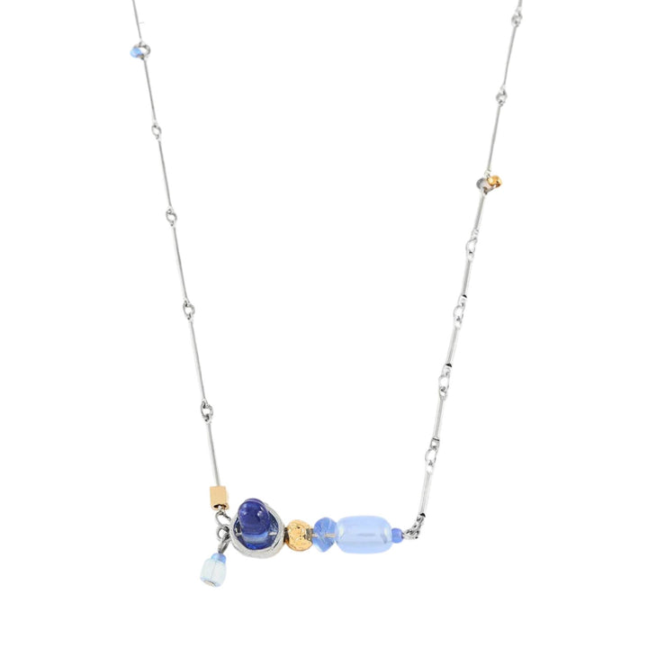 Collier avec chaîne argentée, étain et verre bleu Dardo par Anne-Marie Chagnon
