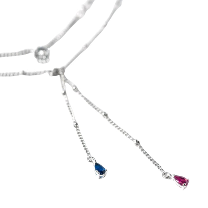 Détails des pierres bleues et roses du collier solune par welldunn