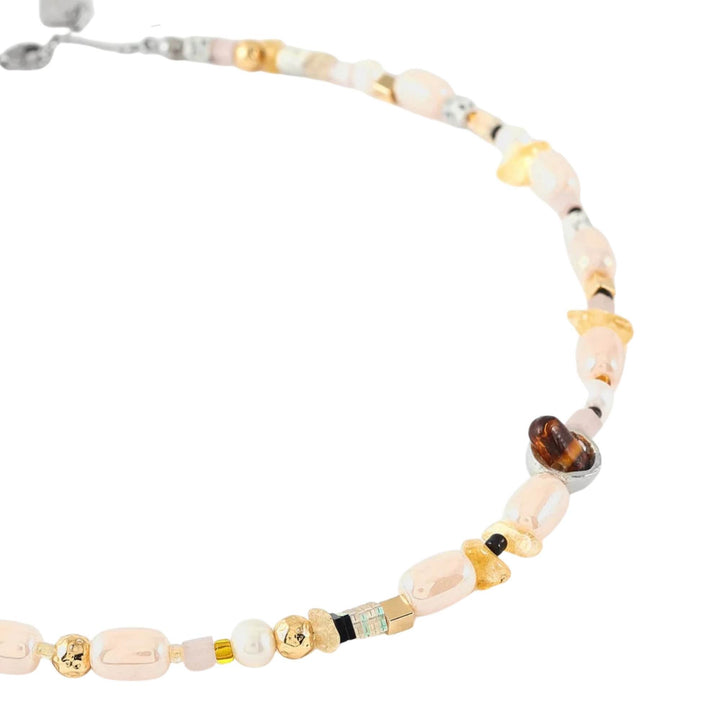Collier Krio napolitaine par ANne-Marie Chagnon vu de proche