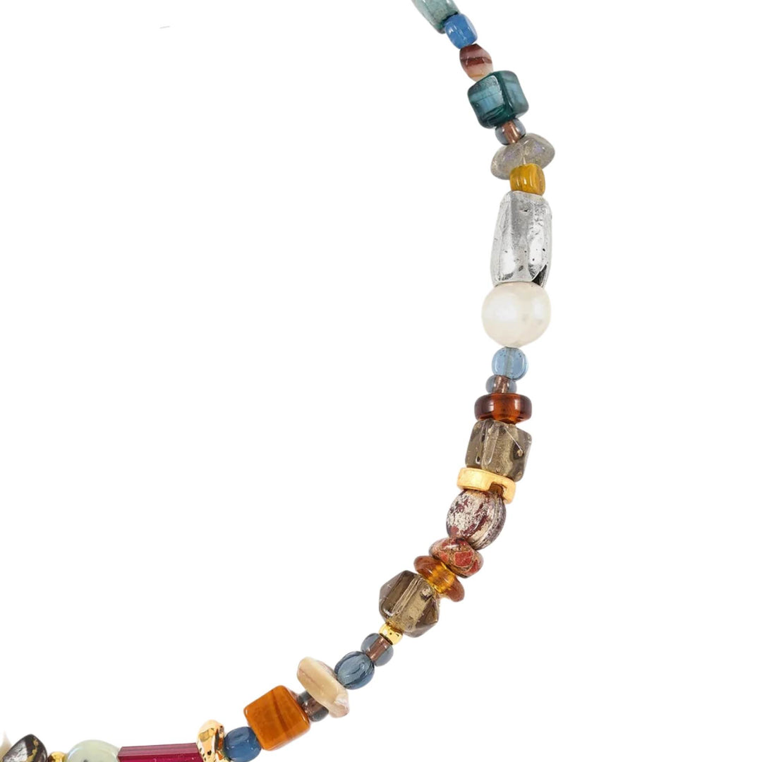 Collier Luan couleur Fleur d'automne par Anne-Marie Chagnon vu de proche
