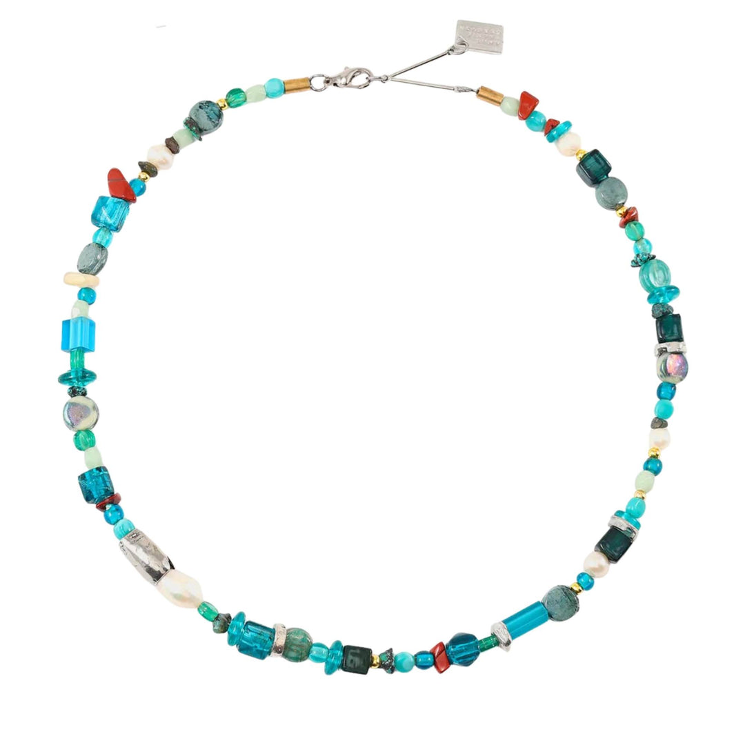 Collier Luan bleu par Anne-Marie Chagnon vu de dessus