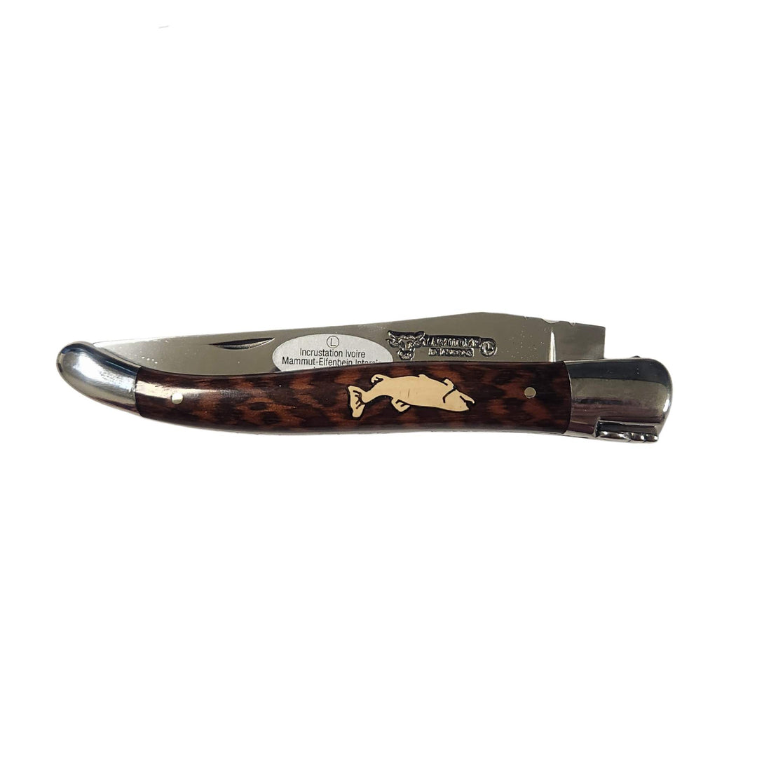 Couteau Laguiole en Aubrac fermé avec manche en amourette et marqueterie en ivoire