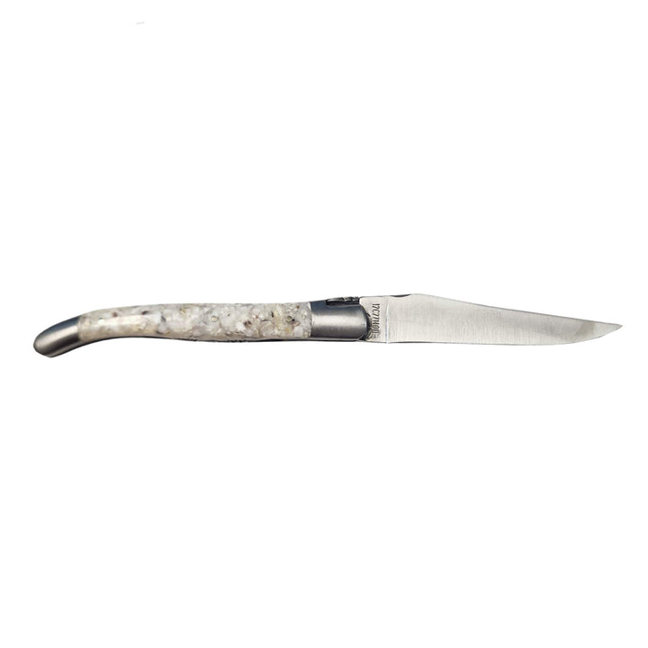 Couteau Laguiole en Aubrac ouvert avec manque en coquille d'huître vu de derrière