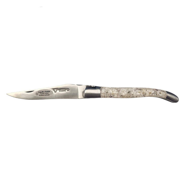 Couteau Laguiole en Aubrac ouvert avec manque en coquille d'huître vu de devant