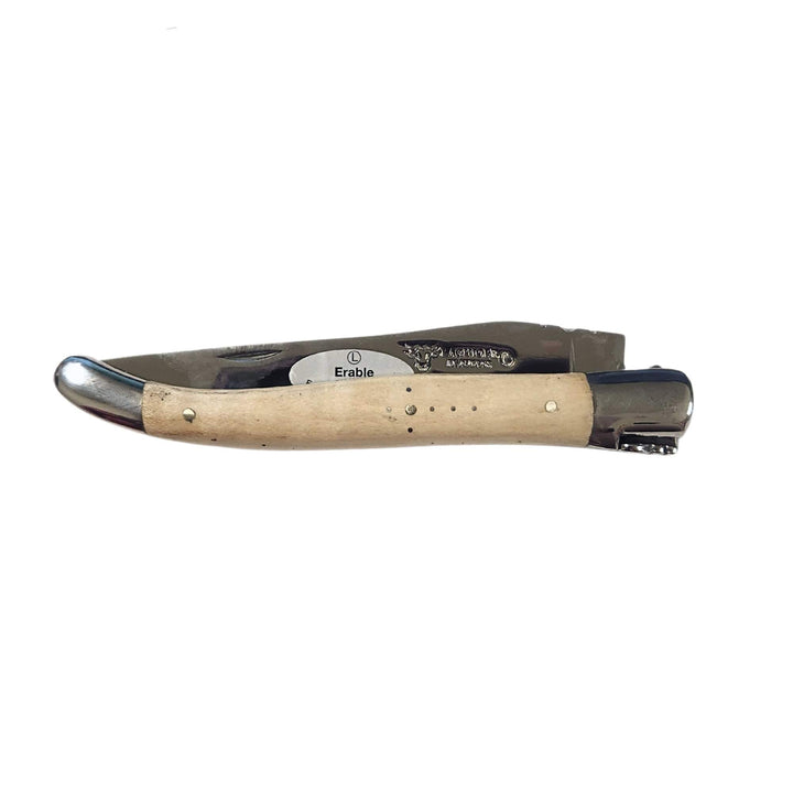 Couteau plié Laguiole en Aubrac avec manque en bois d'érable ondé