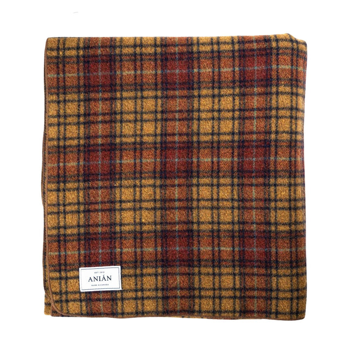 Couverture à carreaux rouge et jaune par Anian vue de dessus