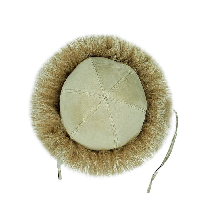 Chapeau style cloche en fourrure de renard beige avec oreilles par Fourrures audet vu de dessus