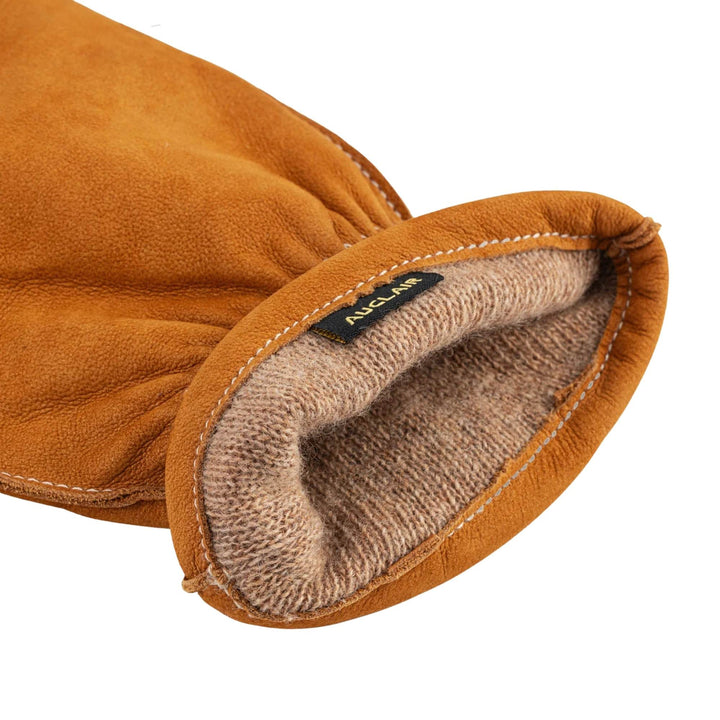Détails de l'intérieur des Gants en suède tan Le chasseur par Auclair