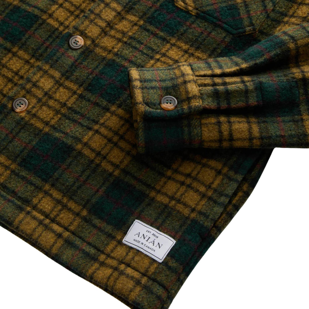 Détails du logo du Manteau de laine verte et jaune par Anian